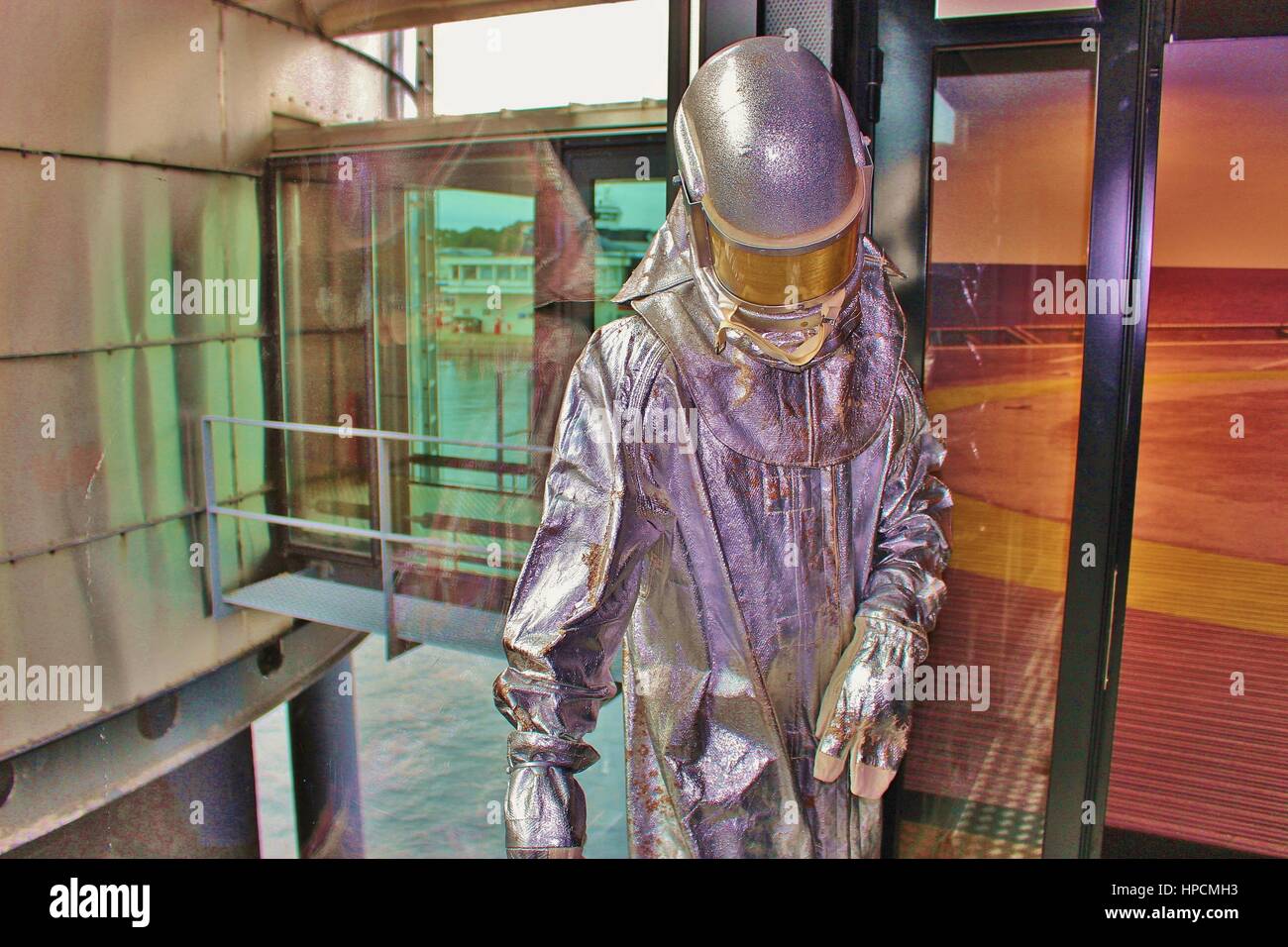 Stavanger, Norwegen: Modell eines Öl-Arbeiter in Arbeitskleidung im Norwegischen Ölmuseum oder Norsk Oljemuseum in Stavanger. Skandinavien, Europa. Stockfoto