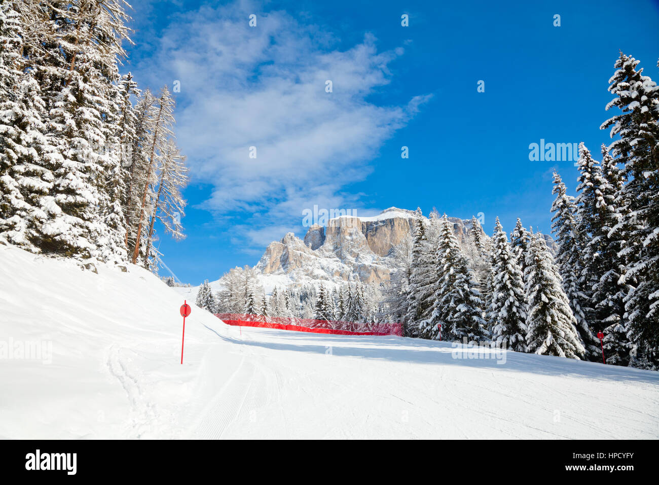 Rote Piste in Sella Ronda Skiroute, Dolomiten, Italien Stockfoto