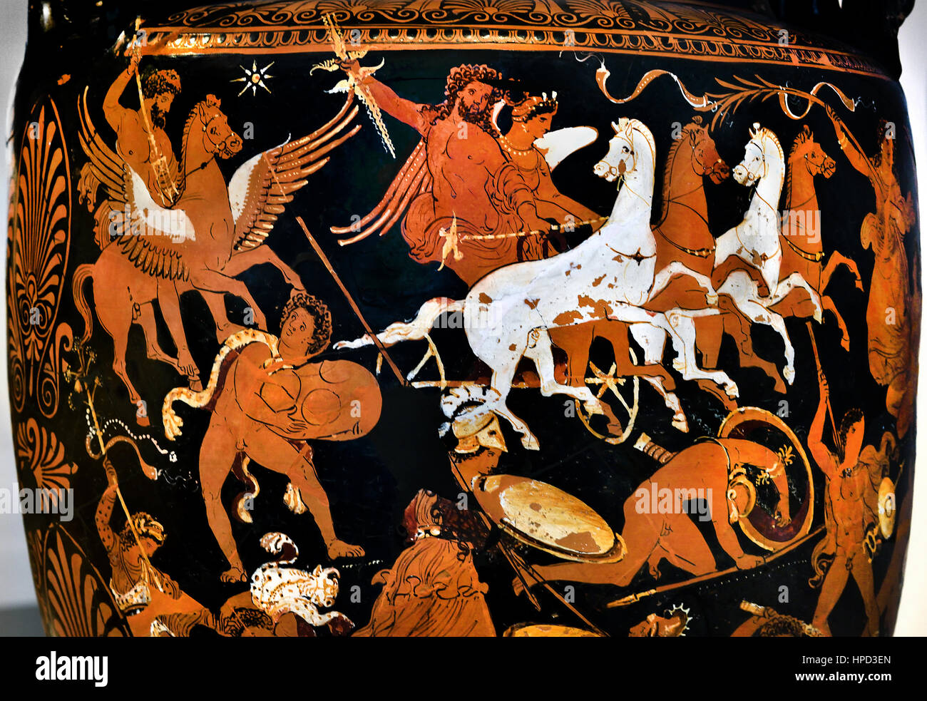 Volute Krater, Olympischen Götter kämpfen gegen die Giganten, Clay, 340 v. Chr. Stockfoto