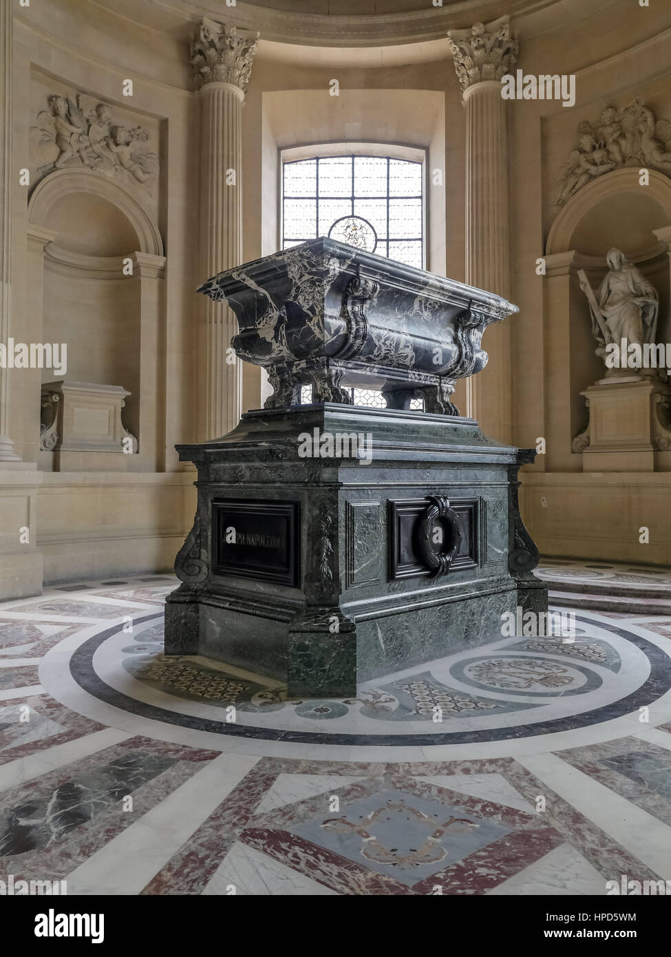 Der Sarkophag von Joseph Bonaparte in Les Invalides (The National Residenz der Invaliden), Paris, Frankreich Stockfoto