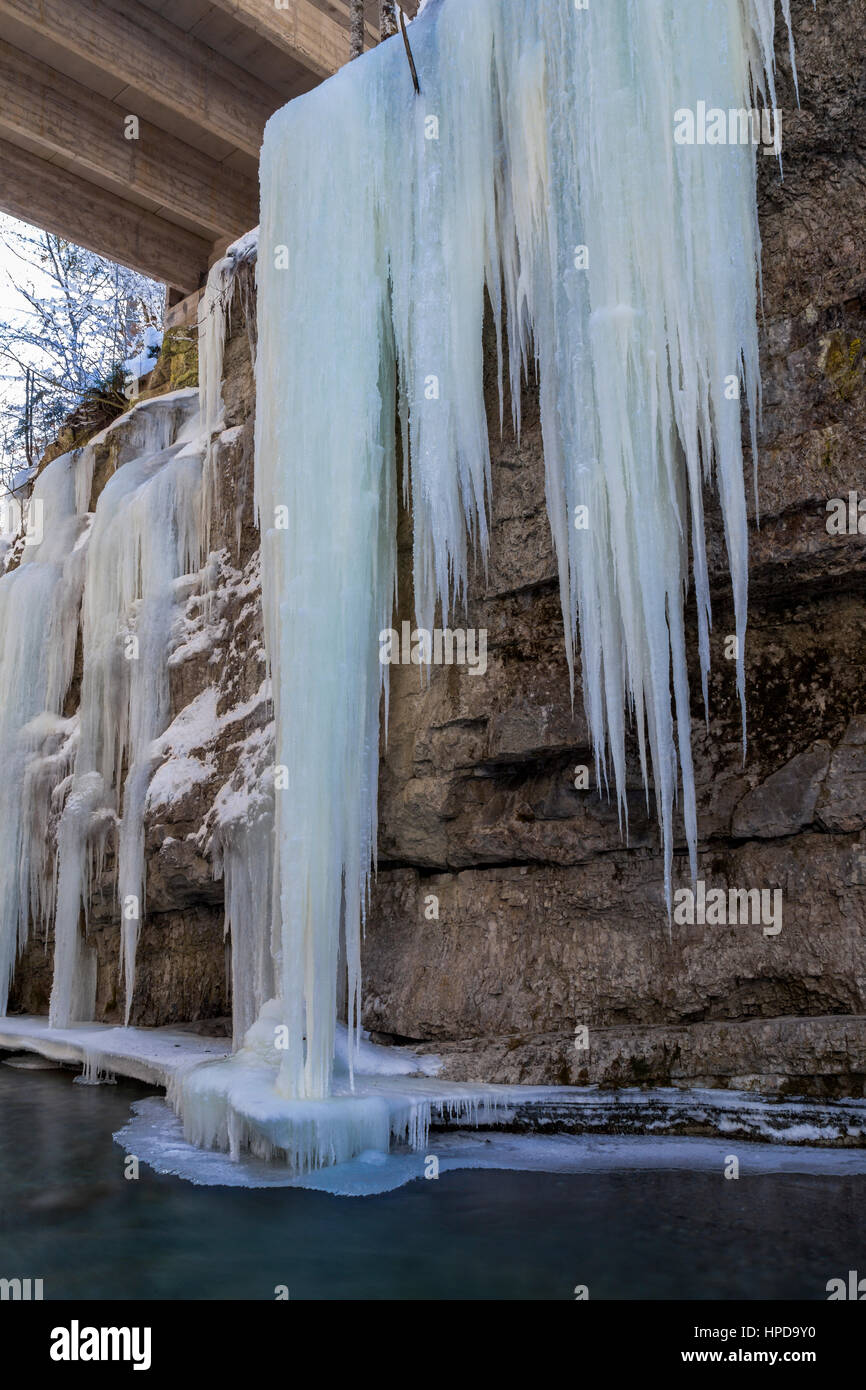 Rissbach Creek, Bayern, Deutschland, im winter Stockfoto