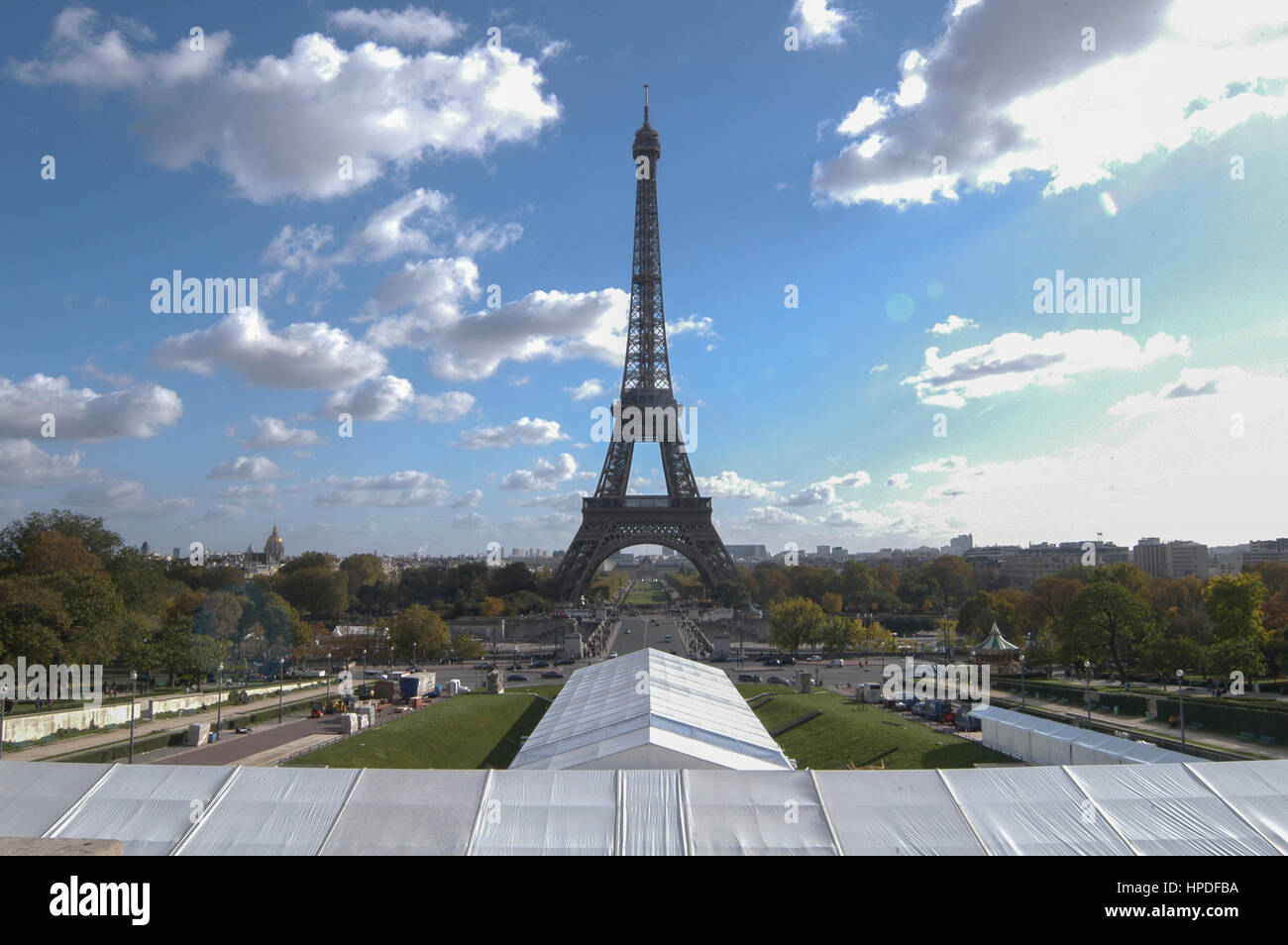 Blick auf den Eiffelturm von der Esplanade du Trocadéro Stockfoto