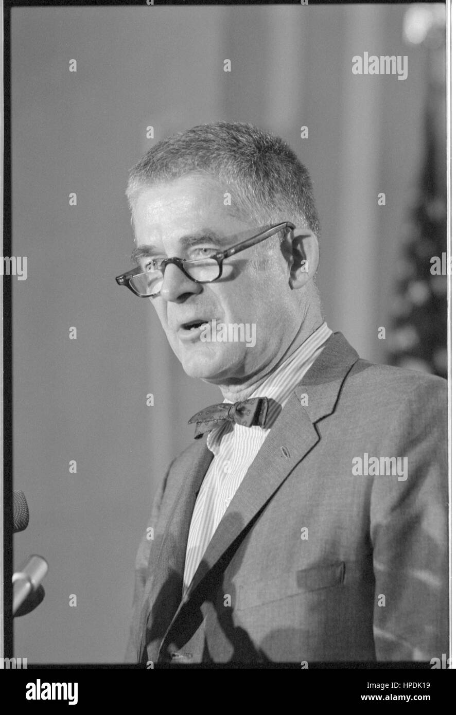 Watergate spezielle Staatsanwalt Archibald Cox auf einer Pressekonferenz im Justizministerium, Washington, DC, 04.06.1973. Foto von Warren K Leffler Stockfoto