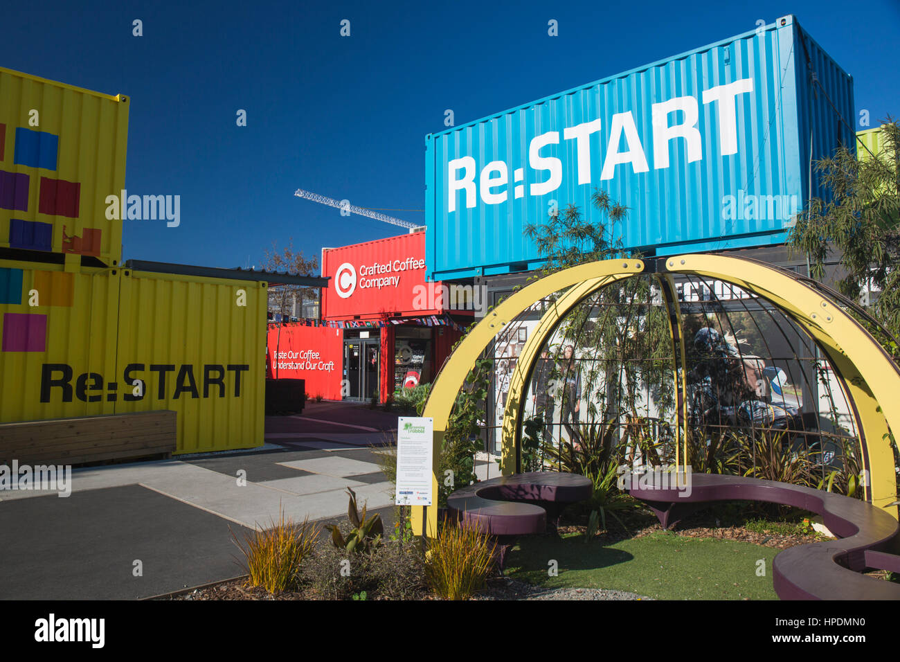 Christchurch, Canterbury, Neuseeland. Bunte Container in der Re: START Mall, Cashel Street. Stockfoto