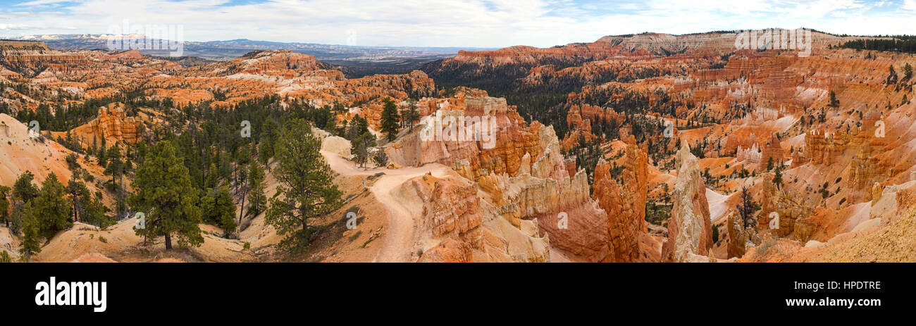 Breite Panorama Aufnahme der Bryce-Canyon-Nationalpark. Diese extrem hochauflösendes Bild entstand durch Zusammenfügen von mehreren Schüssen Stativ montiert. Stockfoto