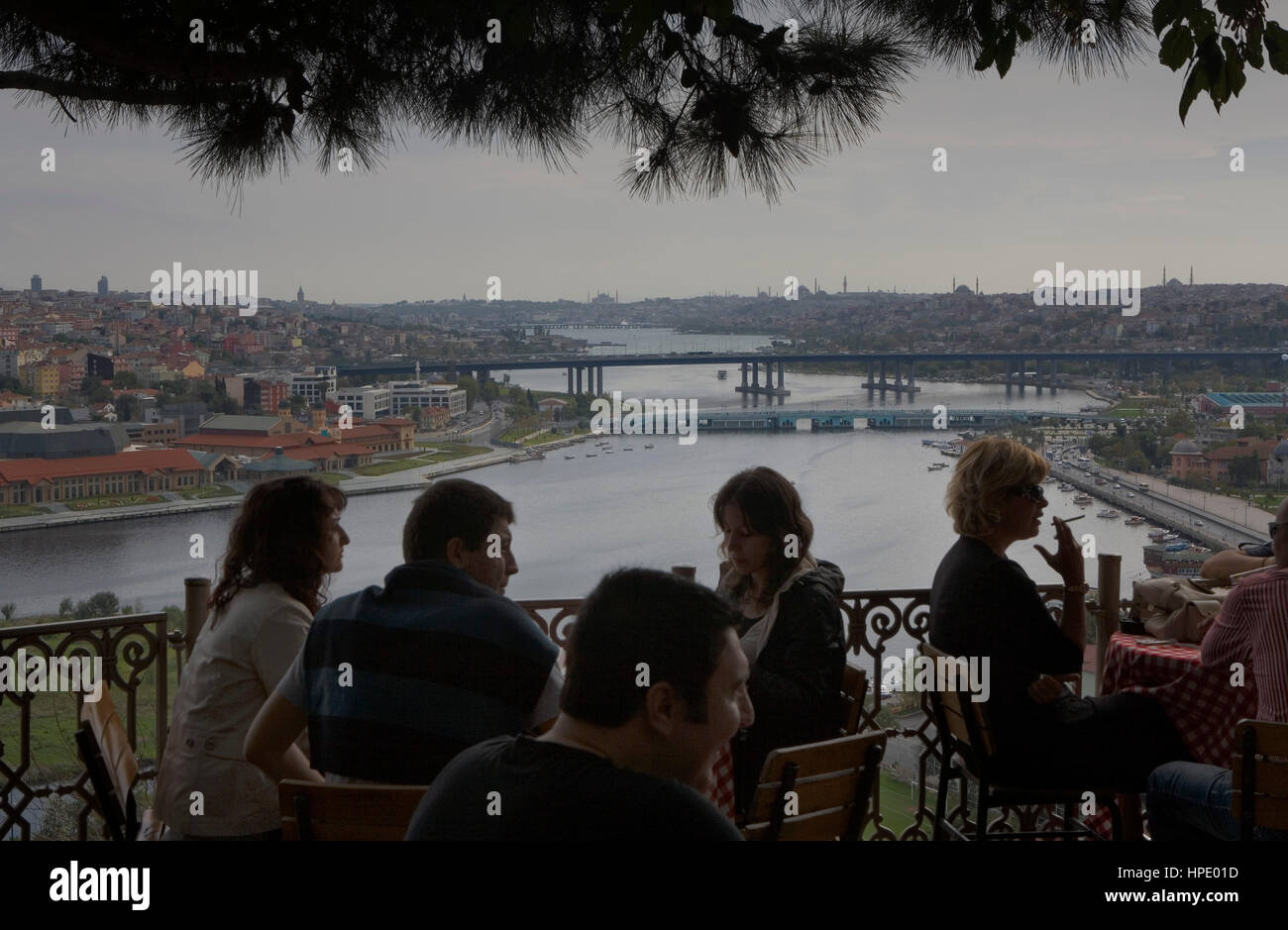 Ansicht des Goldenen Horns, vom Café Pierre Loti in Eyüp, Istanbul, Türkei Stockfoto