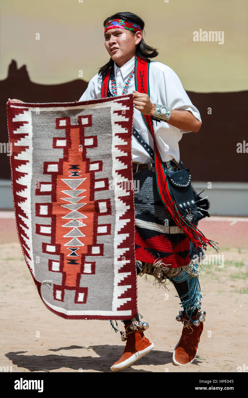Männliche indische Tänzerin, Weben Tanz, Gallup Inter-Tribal Zeremoniell, New-Mexico USA Stockfoto