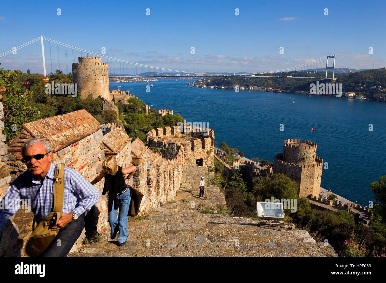 Festung Rumeli Hisari und Fatih Sultan Mehmet-Brücke, Bosporus, Istanbul, Türkei Stockfoto