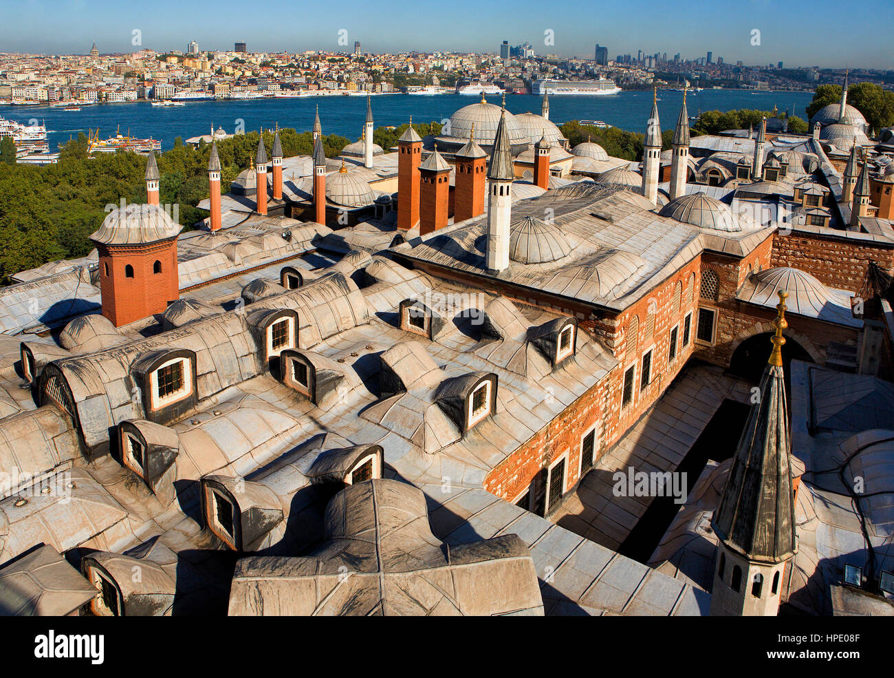 Topkapi-Palast, Dach des Harems. Im Hintergrund Bosporus und Viertel Beyoglu, Sisl und Besiktas. Istanbul. Turkei Stockfoto