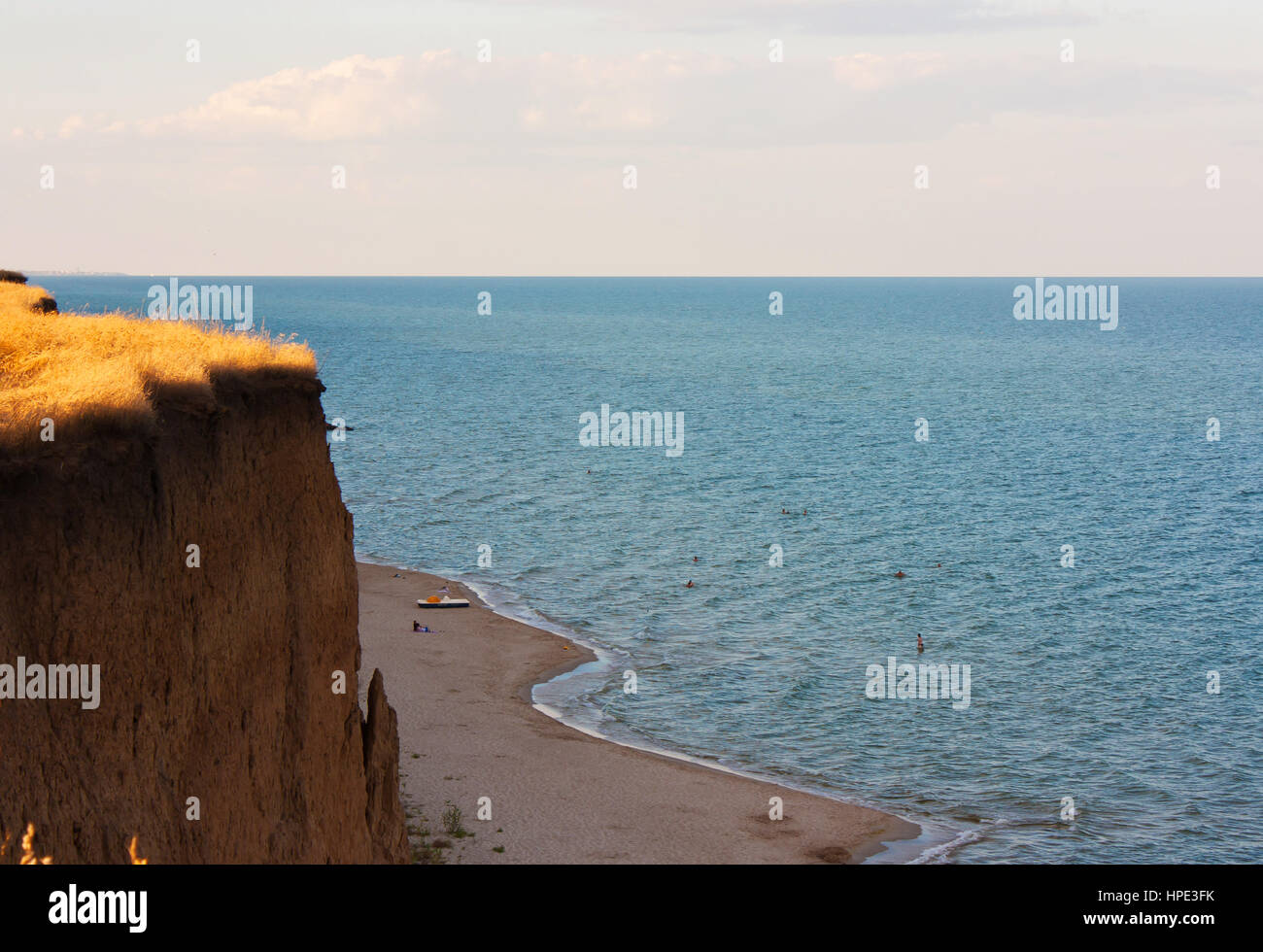 Brechen Sie oben das Seegras auf dem Hügel von der Sonne beleuchtet Stockfoto