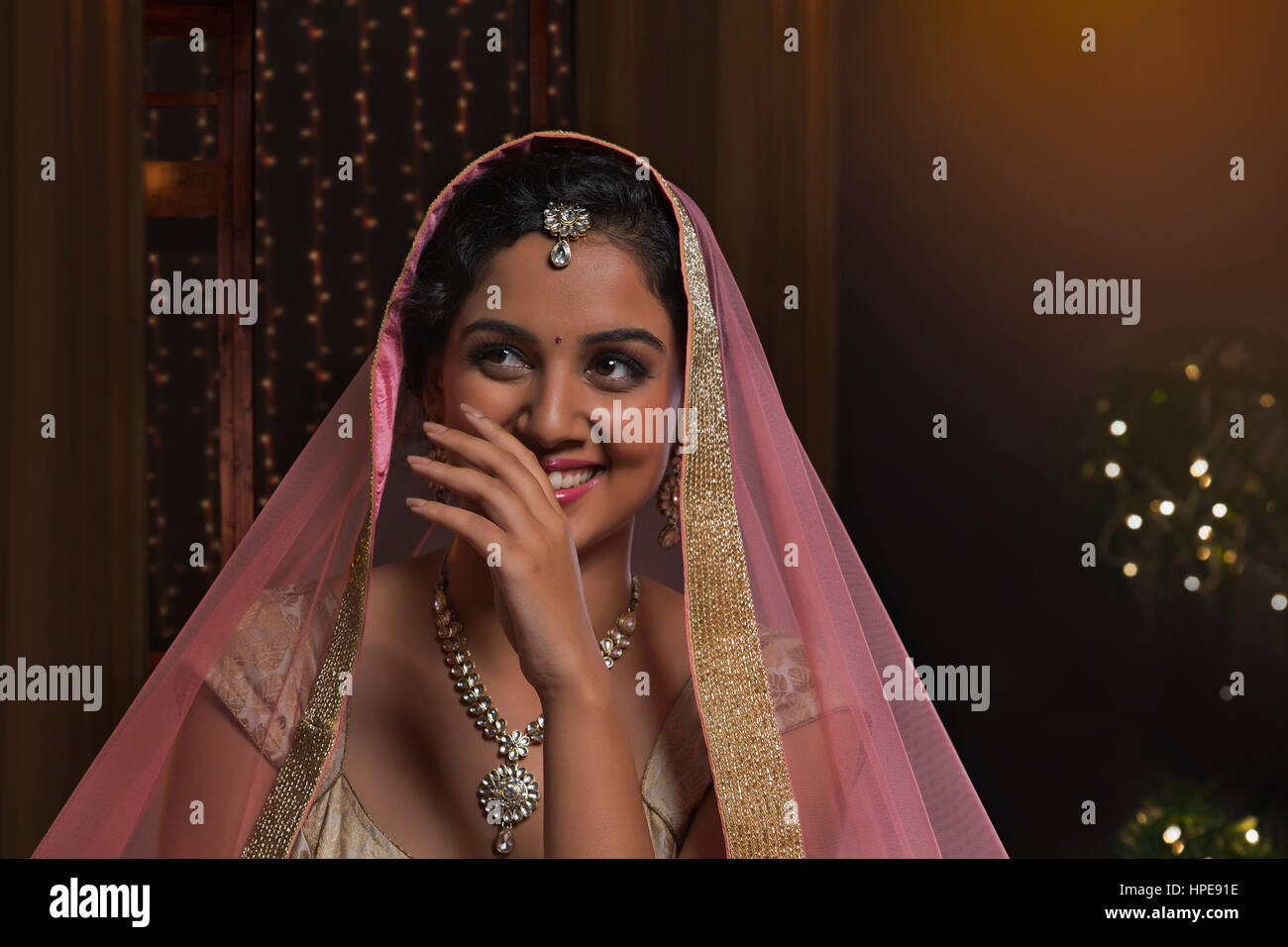 Indische Braut in traditionellen Brautkleid Stockfoto