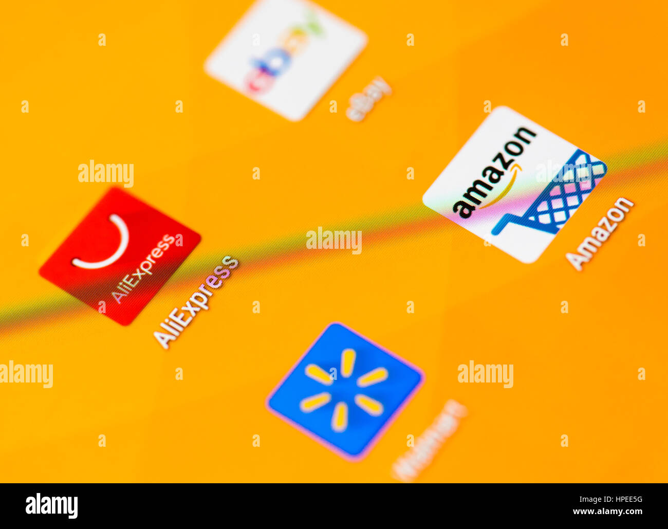 Die Symbole von AliExpress, Ebay, Amazon und Walmart online-shopping-apps auf einem Smartphone touchscreen Stockfoto