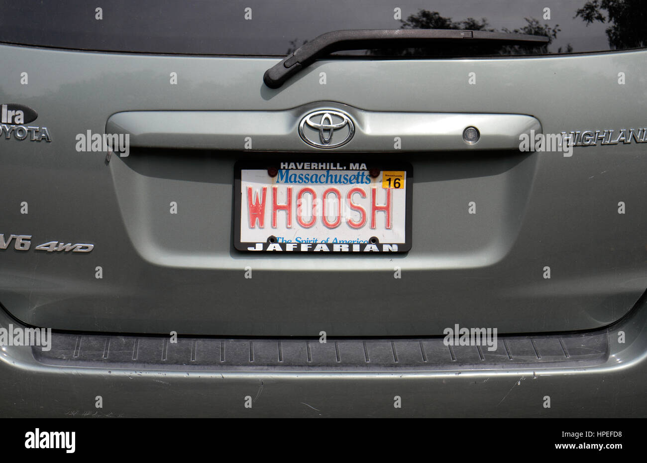 Lustige Autokennzeichen "SCHWUPP" auf einem Toyota in Massachusetts, USA. Stockfoto