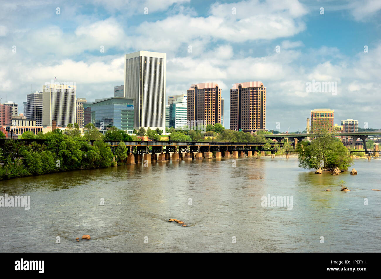 Richmond Virginia Skyline am James River Stockfoto