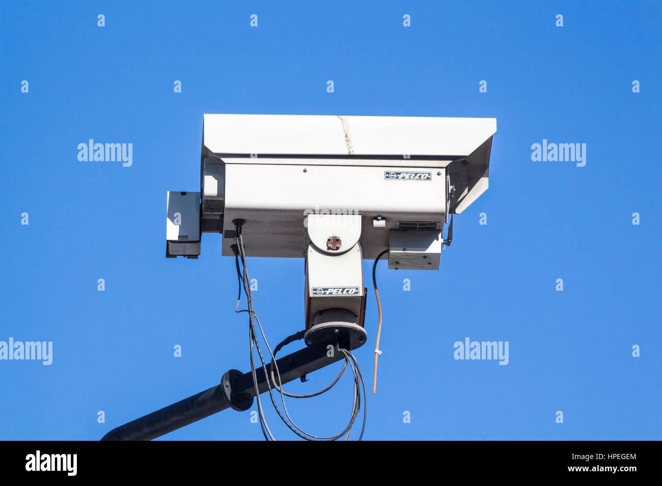 Überwachungskamera auf dem Dach eines Gebäudes in Toronto, Ontario, Kanada Stockfoto