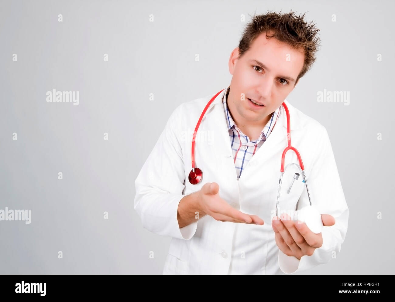 Model Release, Arzt Mit Medikament - Arzt mit Medizin Stockfoto