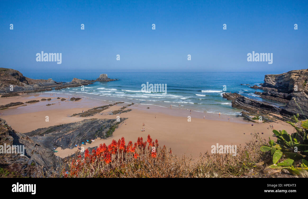 Portugal, Alentejo, Naturpark Südwest Alentejo, Blick auf den zentralen Küste Strand Zambujeira Stockfoto