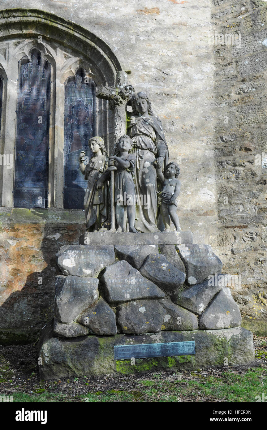 Statue am Holy Trinity Church, Coverham, Yorkshire Dales, England. Holy Trinity Church ist eine redundante anglikanische Kirche im Dorf Coverham, Nort Stockfoto