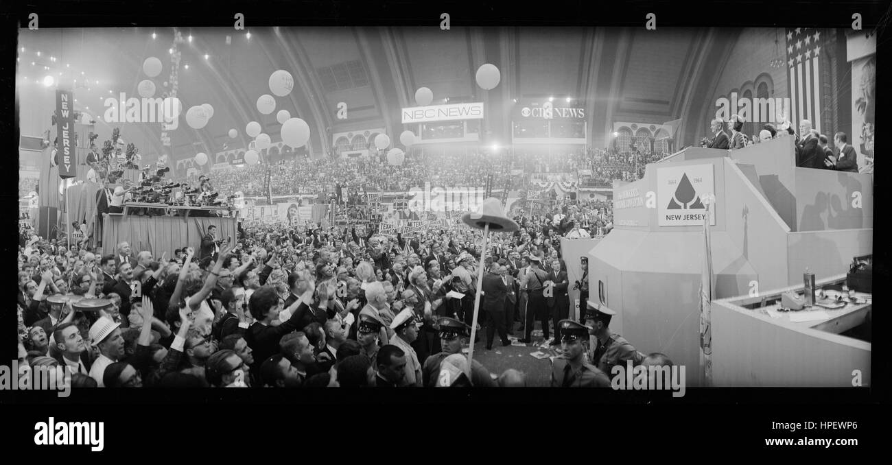 Panorama von der Democratic National Convention mit Präsident Lyndon B Johnson am Podium, Atlantic City, NJ, 26.08.1964. Foto von Warren K Leffler Stockfoto
