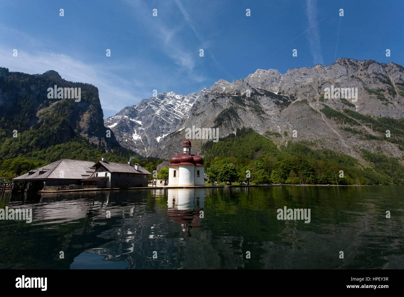 Wallfahrtskapelle von St. Bartholomae vor Watzmann (Berg) am Königssee (See), Berchtesgaden, Bayern, Deutschland Stockfoto