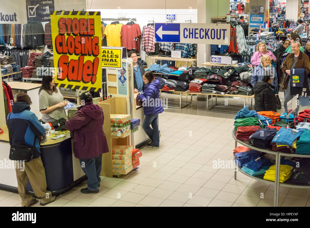 Kasse bei der bald um zu schließen Sears speichern in Rego Park im New Yorker Stadtteil der Königinnen auf Samstag, 18. Februar 2017. Sears Holdings wurde das Geschäft unrentabel angesehen und es wird irgendwann im April geschlossen werden. Der Store ist einer der 42 Filialen, die sie im Frühjahr geschlossen werden. Sears ist auch 108 Kmart Läden schließen. (© Richard B. Levine) Stockfoto