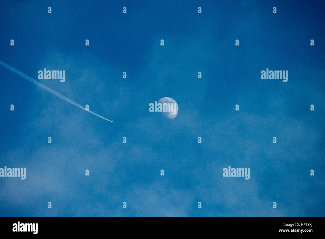 Wie Viel Kostet Ein Flug Zum Mond Mann im mond -Fotos und -Bildmaterial in hoher Auflösung – Alamy