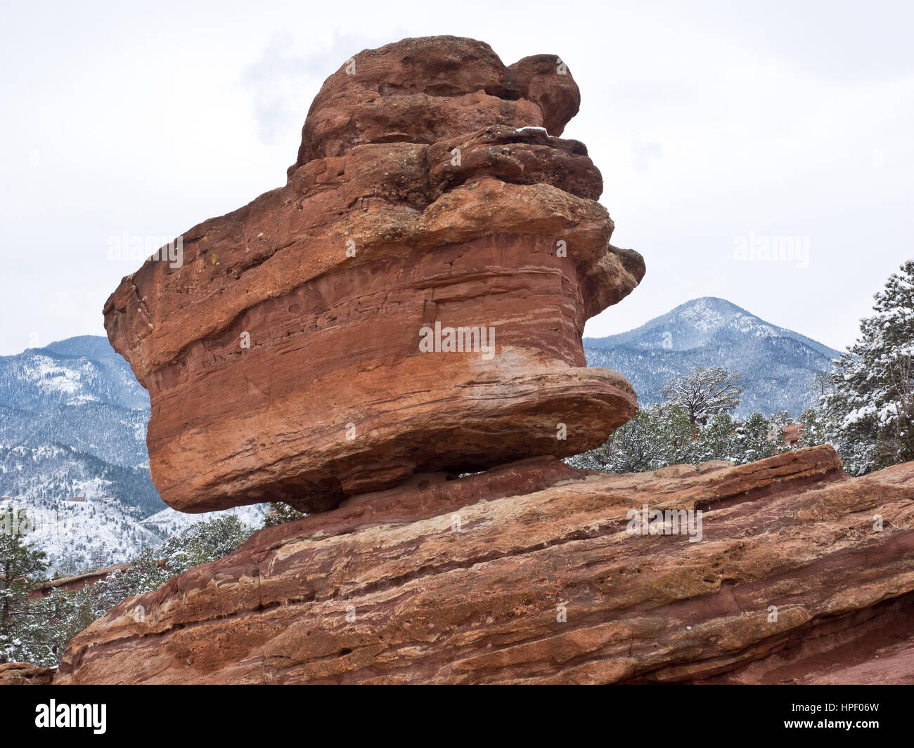 American, American West, Colorado, Colorado Springs, Konglomerate, Garten der Götter, Geologie, Landschaft, Kalkstein, National Natural Landmark, Nordamerika, Volkspark, rot, Felsformationen, Rocky Mountains, Sandstein, Schnee, USA, Westen, Winter, Natur, Felsen Stockfoto