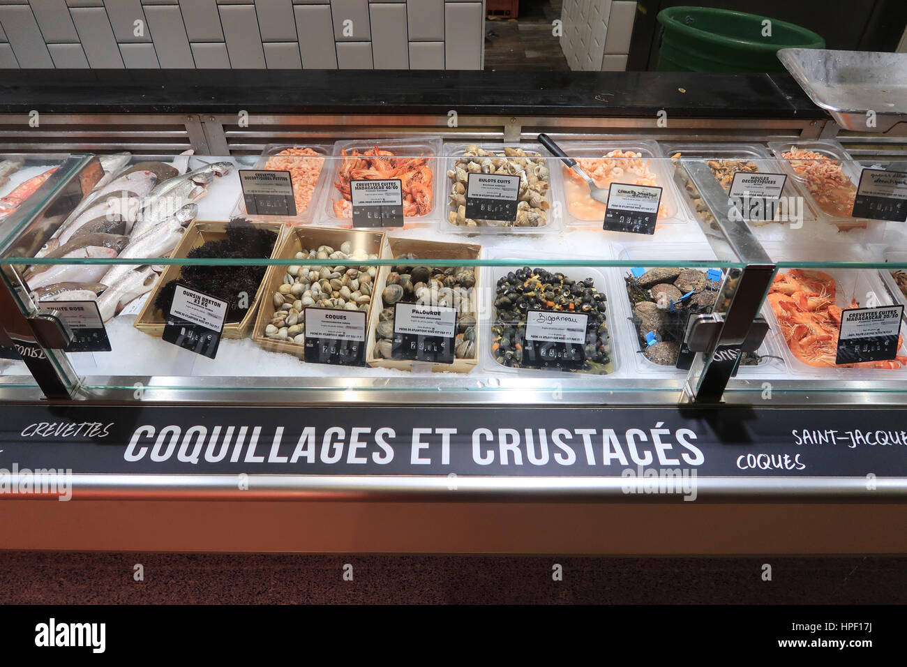 Meeresfrüchte-Zähler bei Les Halles de Lyon, Paul Bocuse Stockfoto