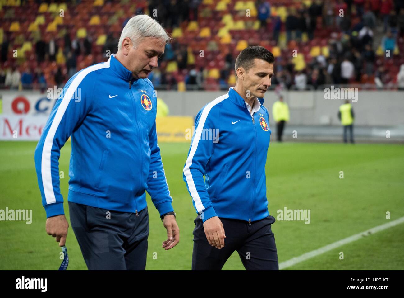 29. April 2015: Stefan Preda, Asistent Coach und Costantin Galca der Trainer von FCSB am Ende der Liga I Fußball Rumänien-Spiel zwischen FC Steaua Bukarest ROU und ASA 2013 Targu Mures ROU in National Arena, Bukarest, Rumänien ROU. Foto: Catalin Soare Stockfoto