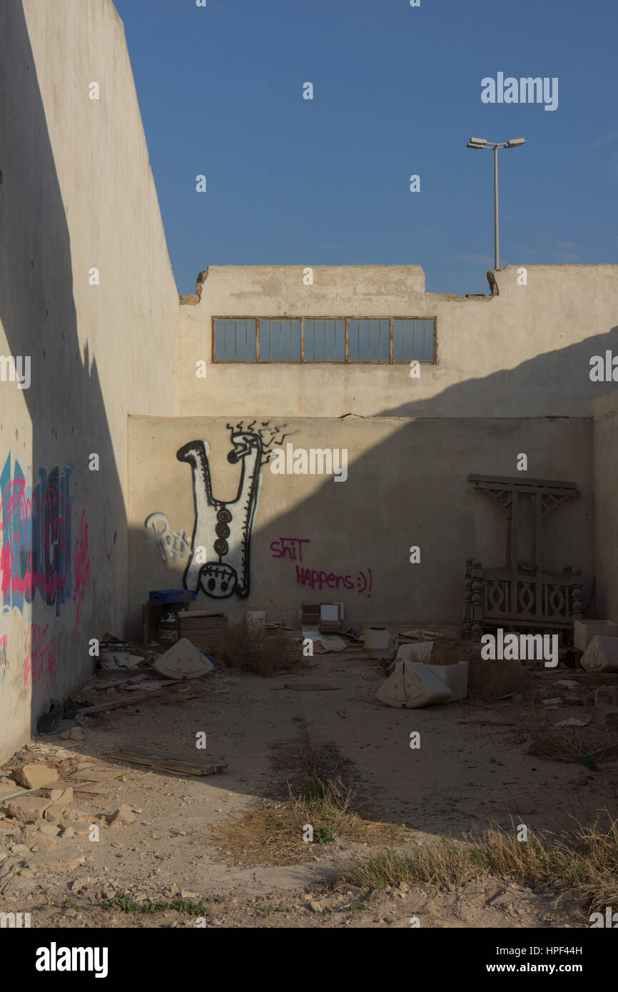 Graffiti-Kunst auf einem alten ruiniert Gebäude in Kuwait-Stadt, Kuwait. Stockfoto