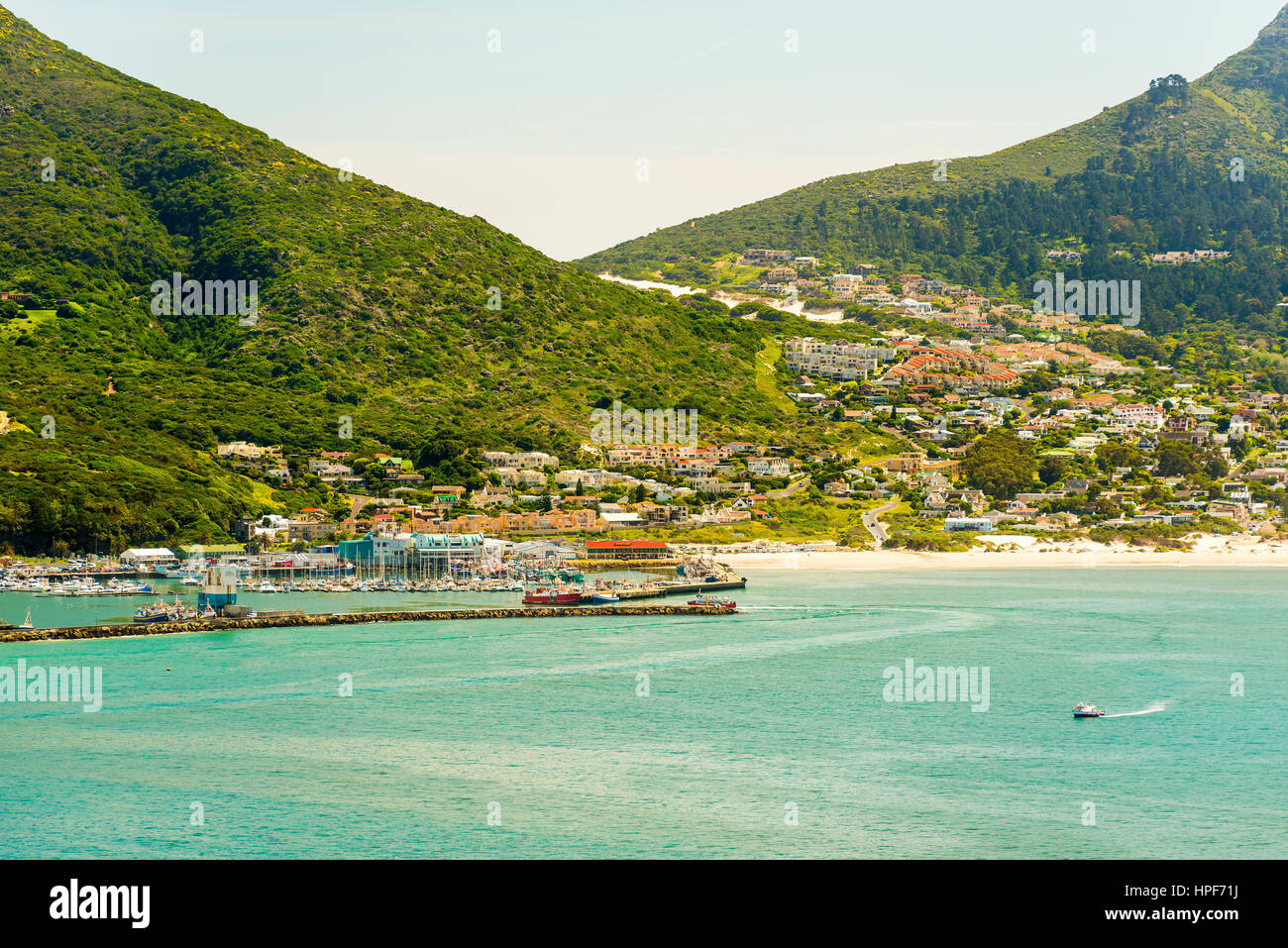 Hafen und Stadt in Hout Bay, Südafrika Stockfoto