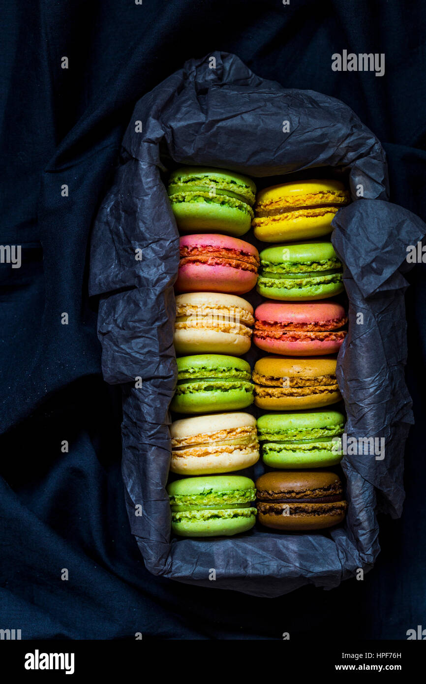 Verschiedene bunte Macarons Stockfoto