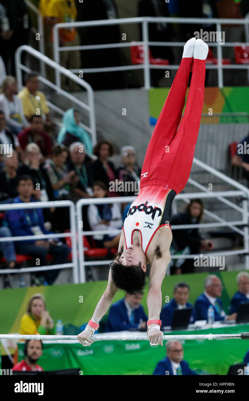 Rio De Janeiro, Brasilien. 8. August 2016. Kohei Uchimura (JPN) preforms auf der horizontalen Leiste als Bestandteil der Gold-Medaille gewinnen Herren Gymnastik Team bei Stockfoto
