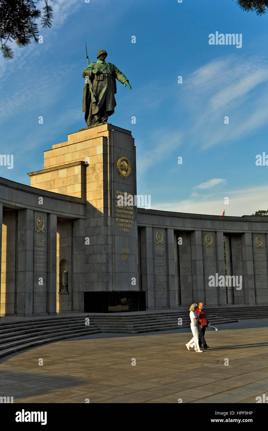 Tiergarten. Denkmal zur Erinnerung an die sowjetische Soldaten starben ...