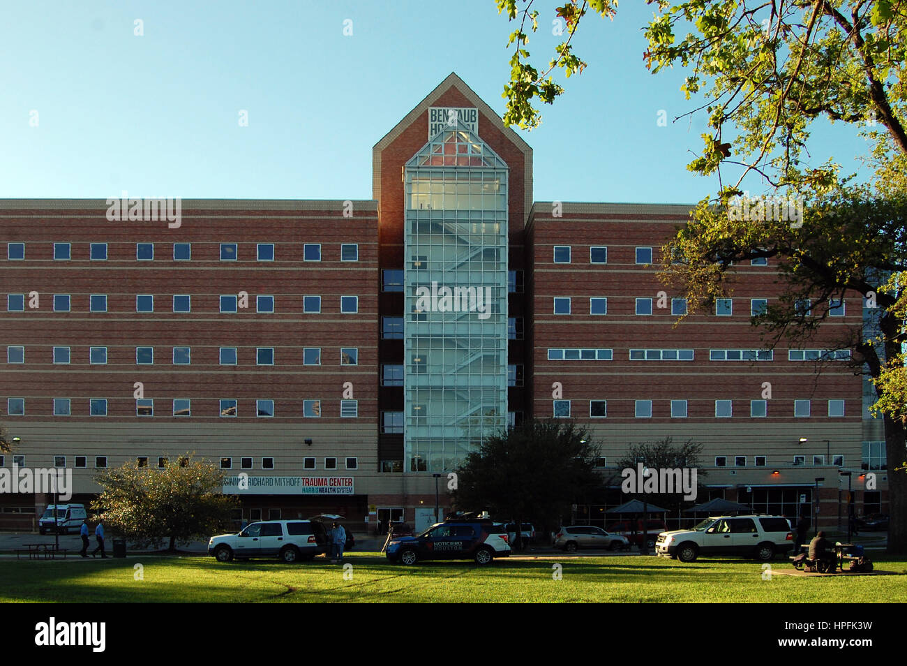 Houston. 21. Februar 2017. Foto aufgenommen am 21. Februar 2017 zeigt Ben Taub Krankenhaus in Houston, USA. Die Polizei von Houston, einer Stadt in Südamerika, ins eine Innenstadt Krankenhaus Dienstagnachmittag, nachdem Berichte über Schüsse im Inneren des Gebäudes abgefeuert. Bildnachweis: Zhong Jia/Xinhua/Alamy Live-Nachrichten Stockfoto