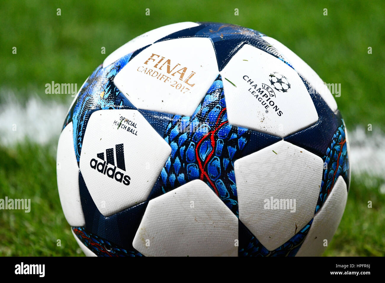 Adidas Champions League Ball Stockfotos und -bilder Kaufen - Alamy