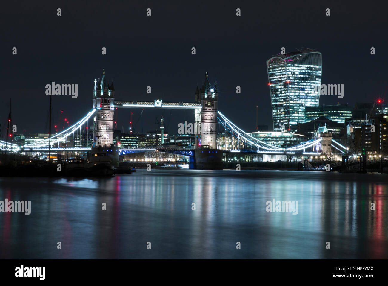 Tower Bridge bei Nacht Stockfoto