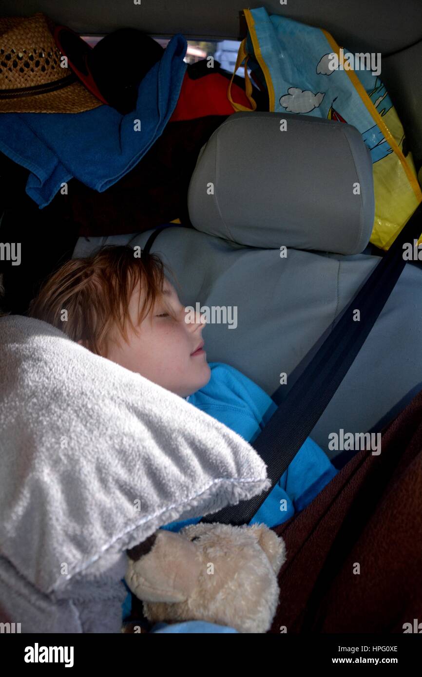 1.300+ Fotos, Bilder und lizenzfreie Bilder zu Kinder Auto Schlafen -  iStock