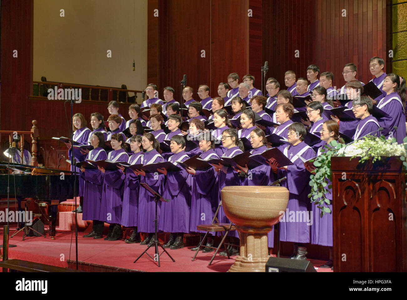 Chor beim Xmas-Messe in der Bell Tower Kirche, Hangzhou, China Stockfoto