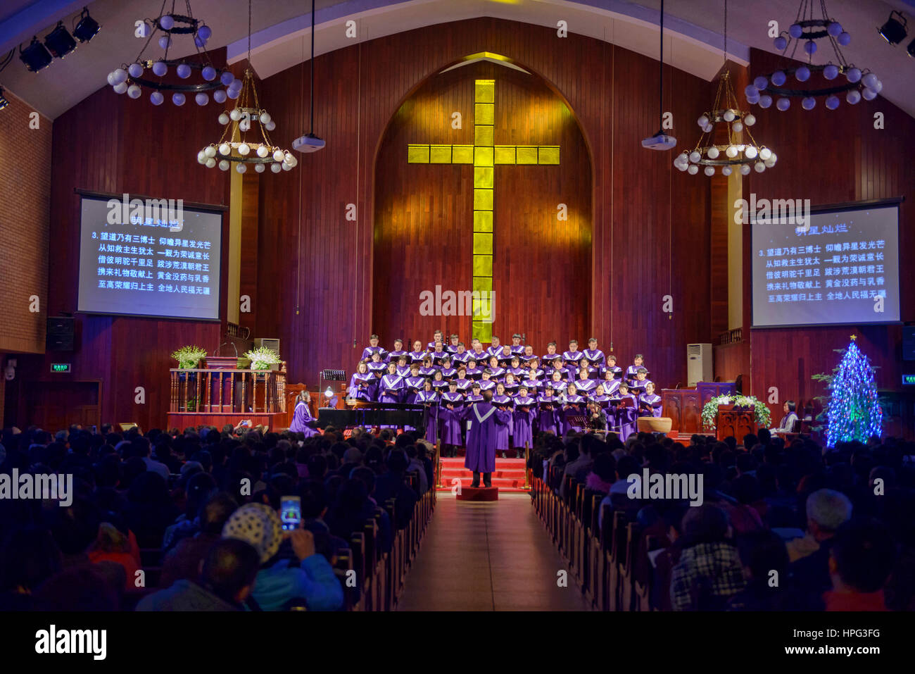 Chor beim Xmas-Messe in der Bell Tower Kirche, Hangzhou, China Stockfoto