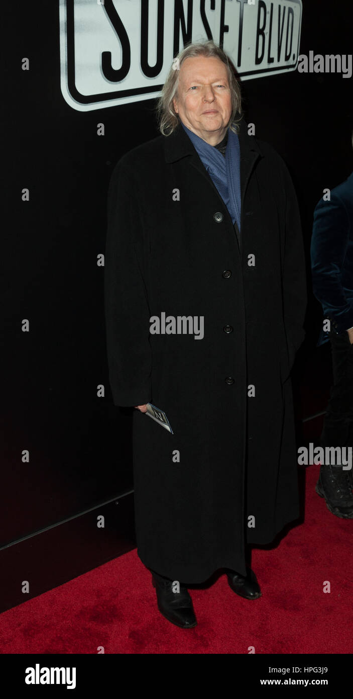 New York, NY USA - 9. Februar 2017: Christopher Hampton besucht Premiere von Sunset Boulevard-musical im Schlosstheater Stockfoto