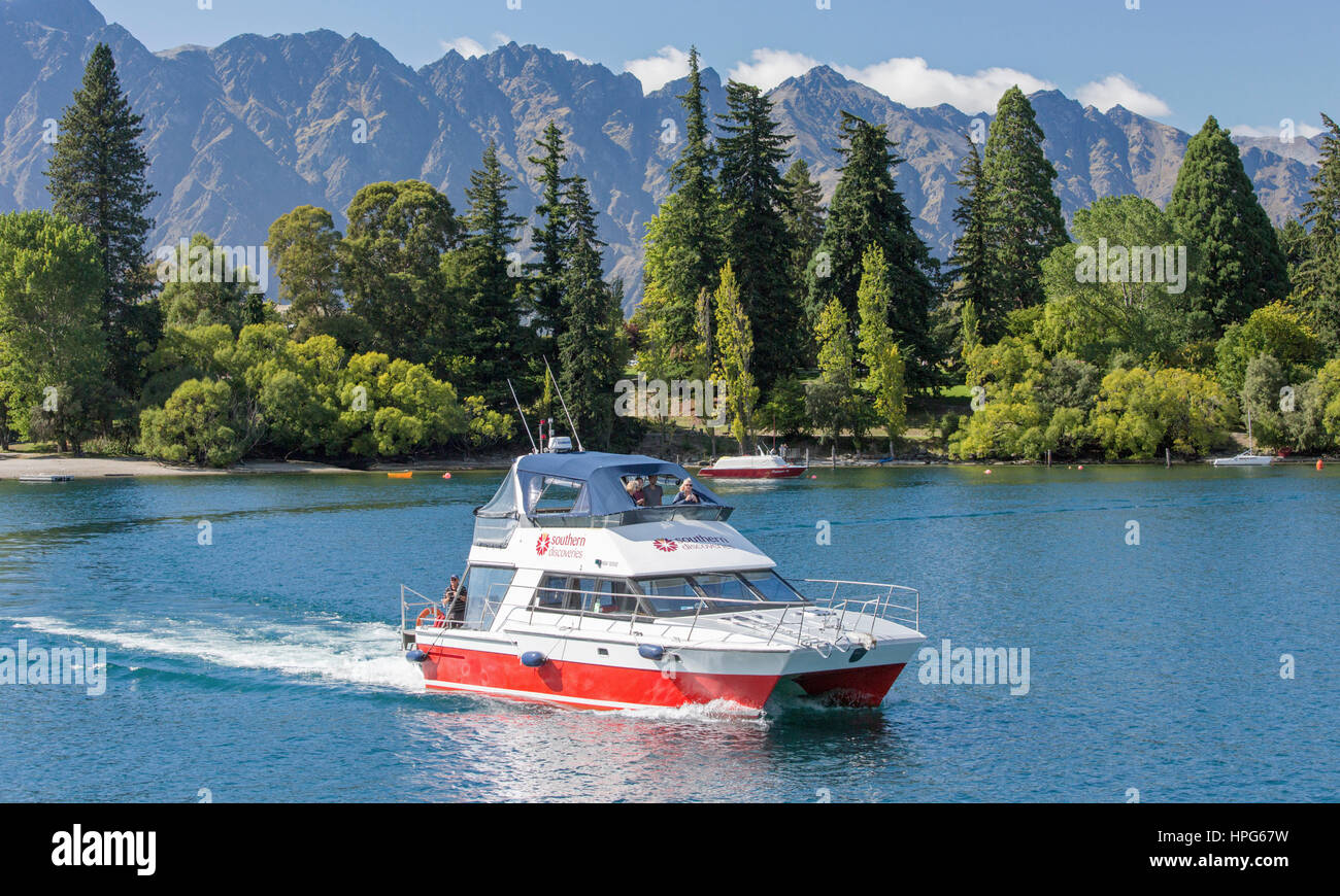 Queenstown, Otago, Neuseeland. Südlichen Entdeckungen sightseeing Boot in Queenstown Bay, Lake Wakatipu. Stockfoto