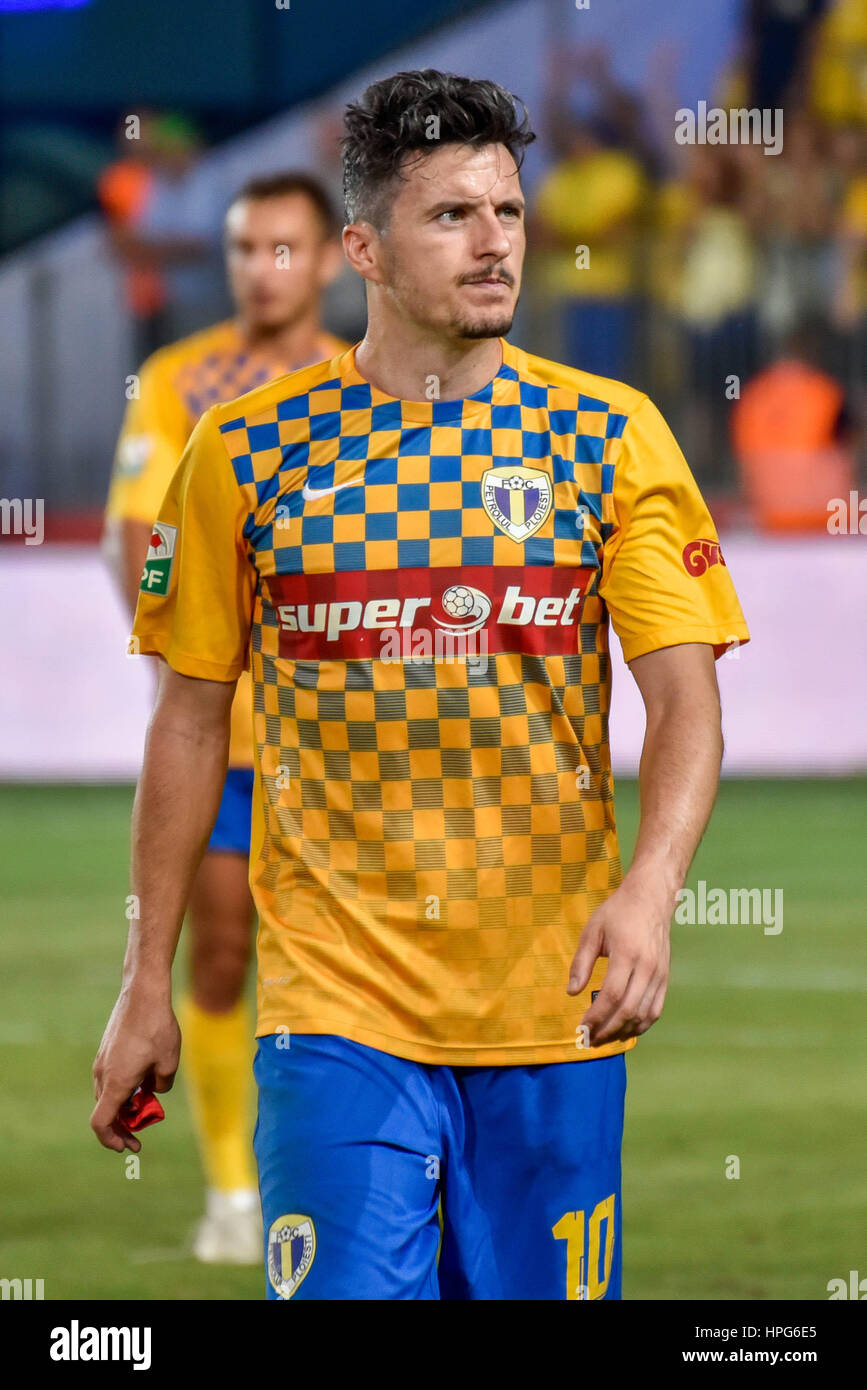 8. August 2015: Laurentiu Marinescu #10 von Petrolul Ploiesti am Ende der Liga, die ich zwischen Petrolul PLoiesti ROU und Pandurii Targu Jiu ROU Rumänien ROU Ilie Oana Stadium Spiel.   Foto: Cronos/Catalin Soare Stockfoto