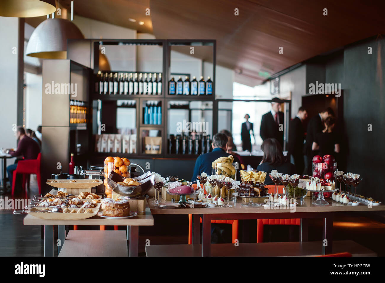 Dessertbuffet am Feiertag Stockfoto