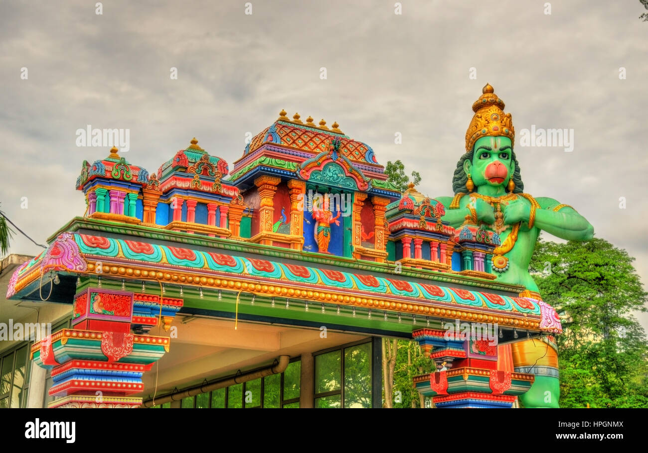 Hindu-Tempel und die Statue von Hanuman im Ramayana Höhle, Batu Caves, Kuala Lumpur Stockfoto