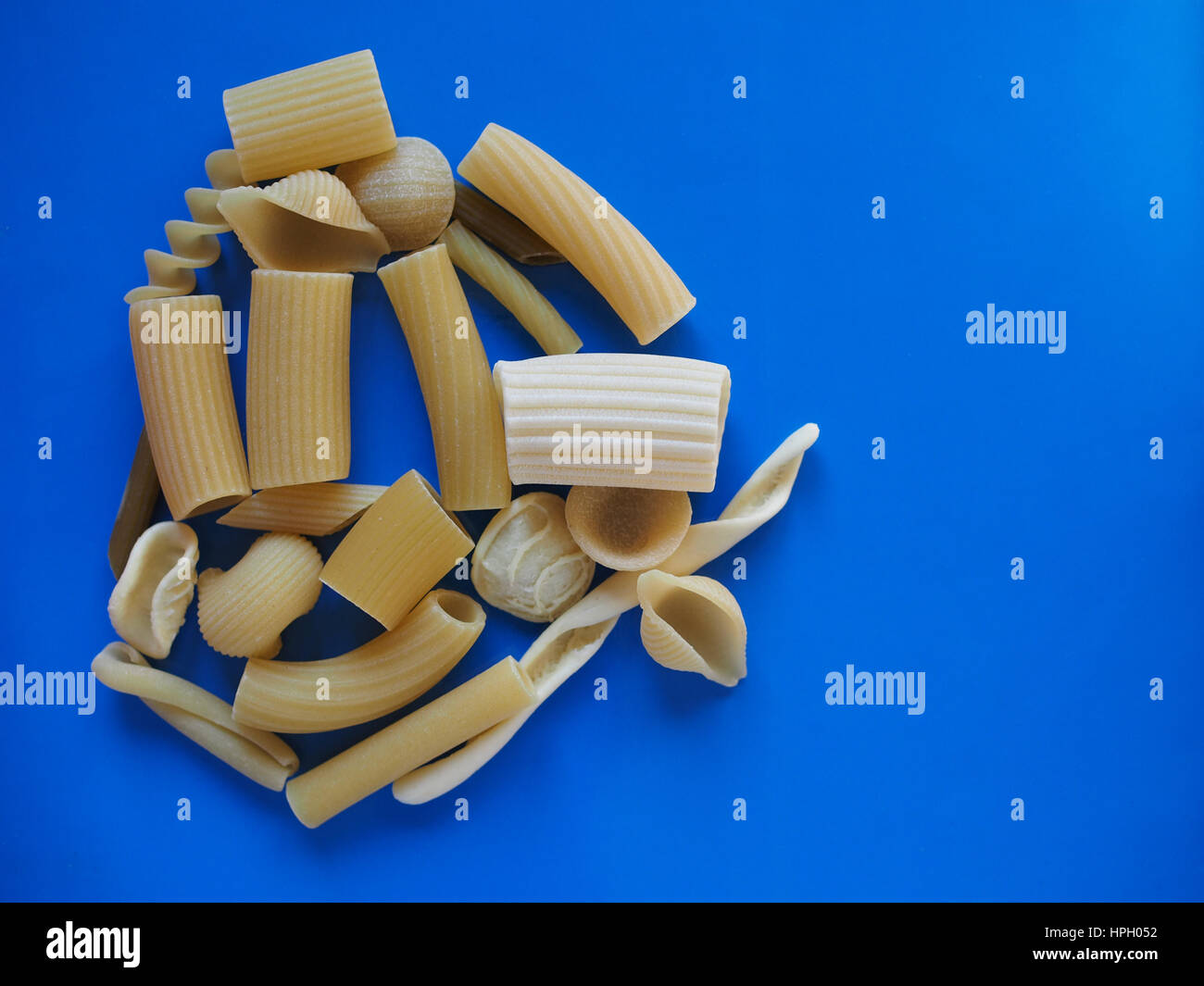 Viele verschiedene Arten von italienischer Pasta Penne Makkaroni ...