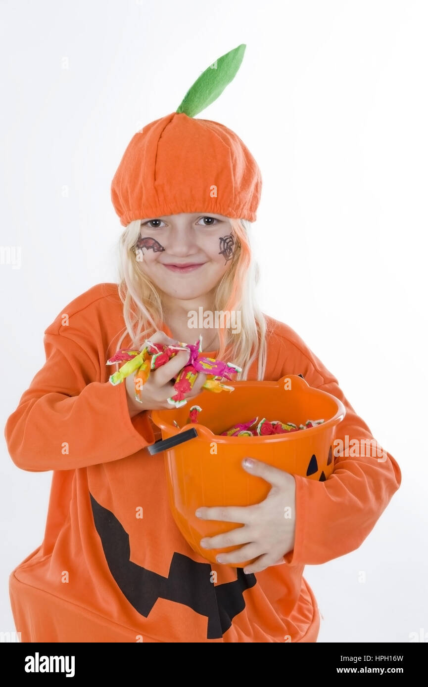 Model Release, näher Im Kuerbiskostuem, Halloween - Mädchen in Kürbis Kostüm, Halloween Stockfoto