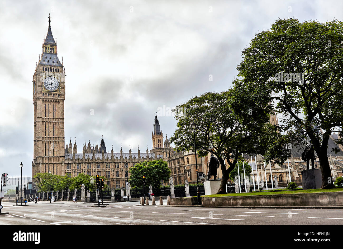 Big Ben gegen bewölktem Himmel, London, UK Stockfoto