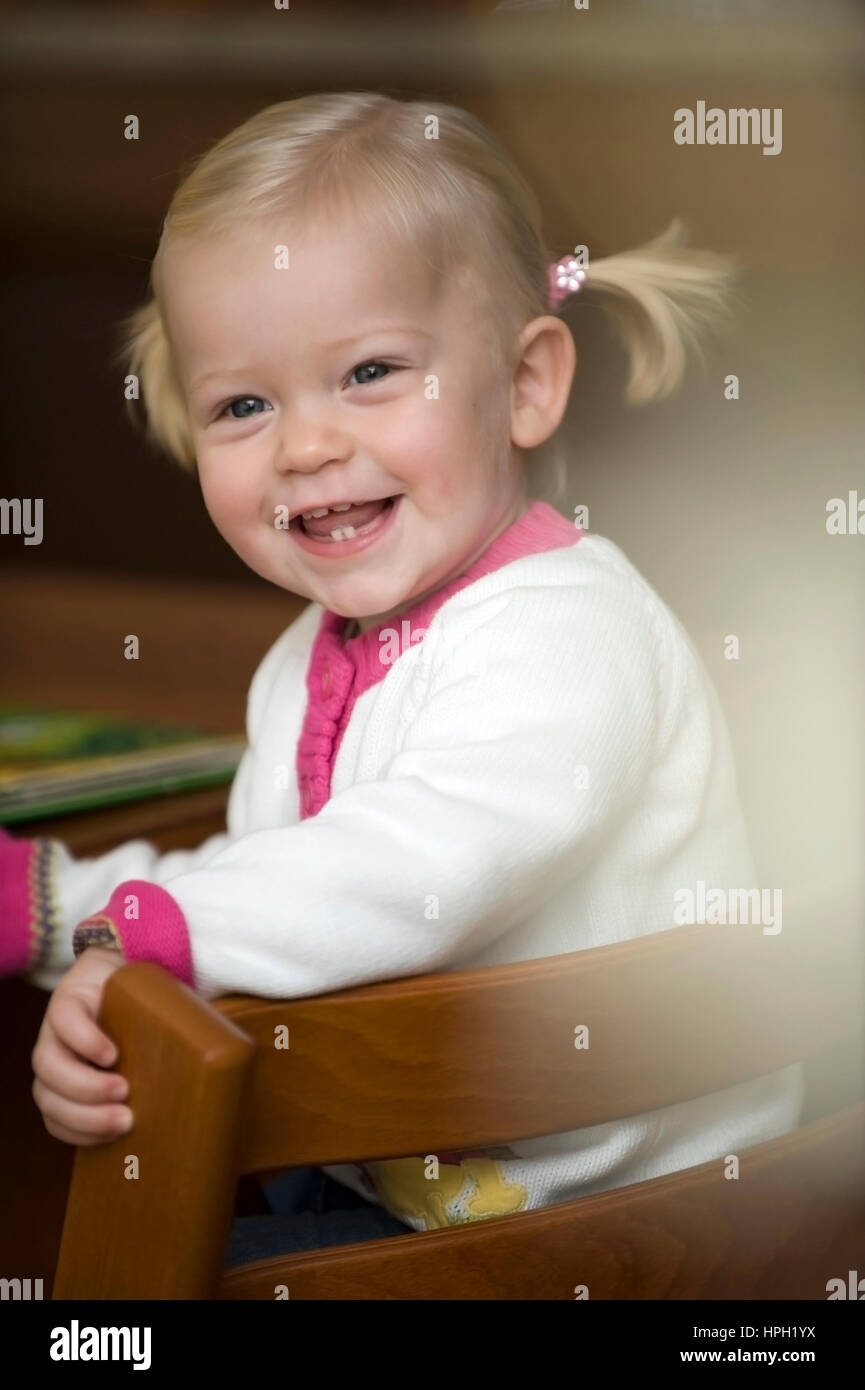 Modell veröffentlicht, Blondinen näher, 1 Jahr - blond, kleine Mädchen Stockfoto