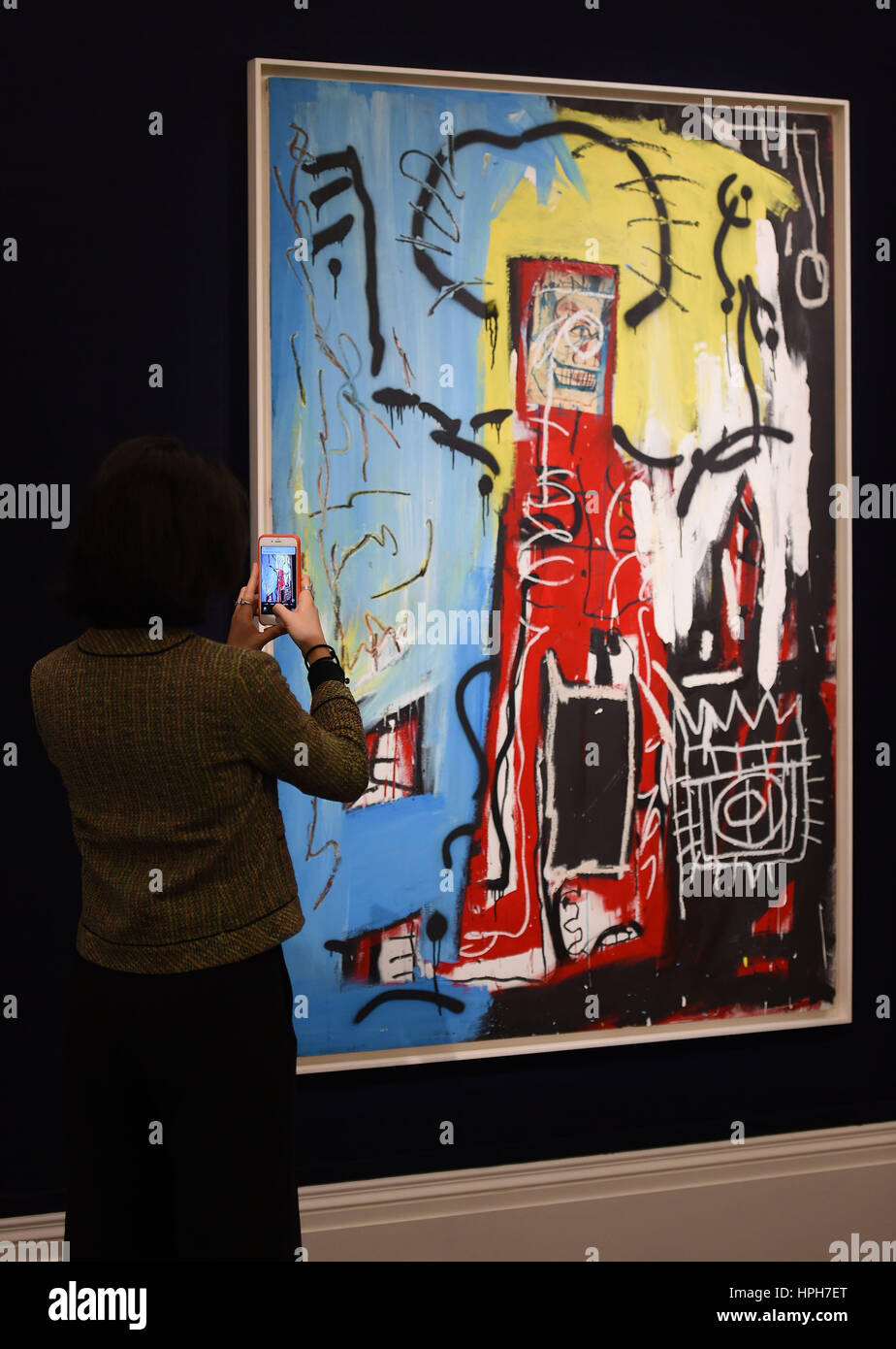 Sotheby's-Mitarbeiter einstellen Untitled (One Eyed Man oder Xerox Gesicht) gemalt im Jahr 1982 von Jean-Michel Basquiat, die schätzungsweise £14,000,000 18,000,000 bei einer Auktion im Rahmen des bevorstehenden Verkauf der impressionistischen, moderne, surrealistische und zeitgenössische Kunst, gemeinsam um zu erreichen über £ 360 Millionen geschätzt zu holen. Stockfoto